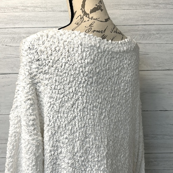 NWOT Woman’s Long Sleeve Crewneck Side Slit Popcorn Sweater - Picture 6 of 7